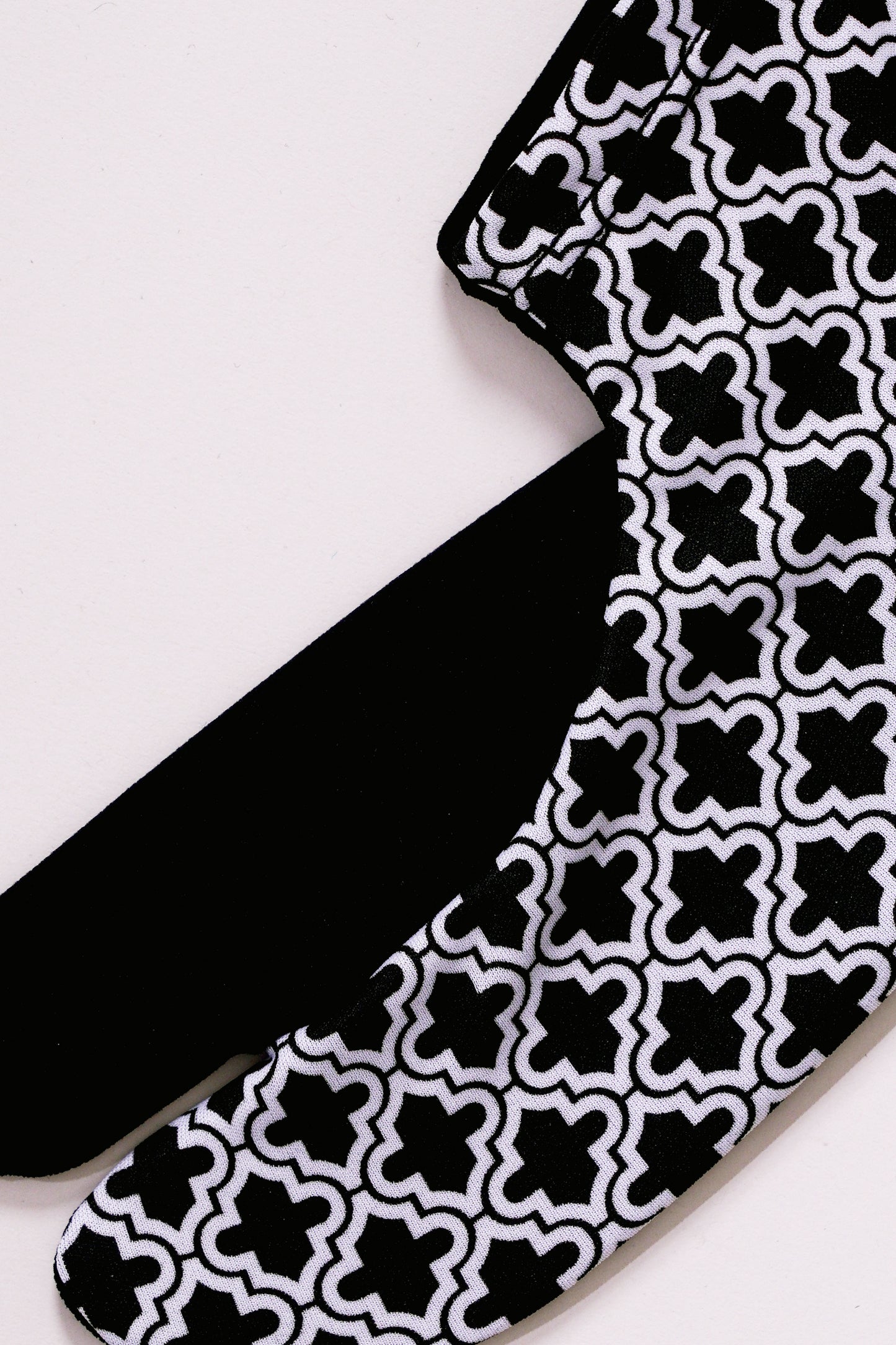 バイカラー足袋 ダマスク柄/ブラック