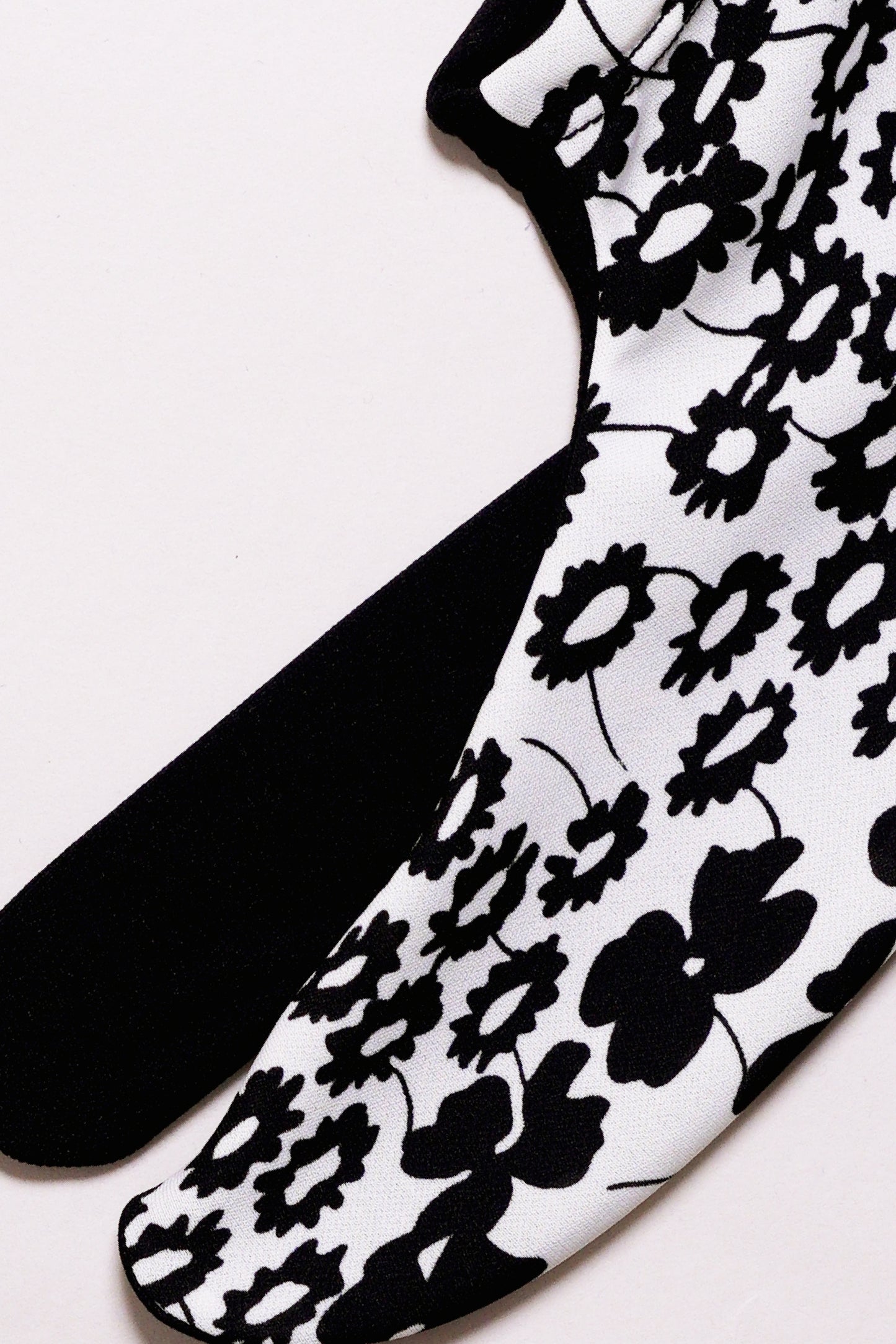 バイカラー足袋 モノトーンフラワー/ブラック