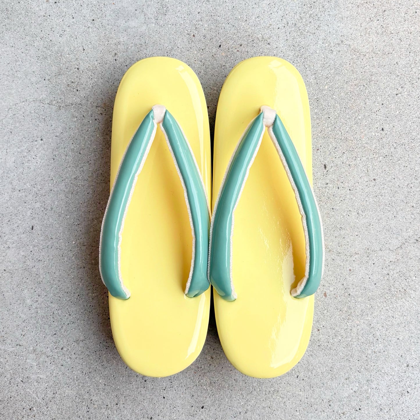 エナメル草履 レモンイエロー/ちぐさ色鼻緒 LLサイズ