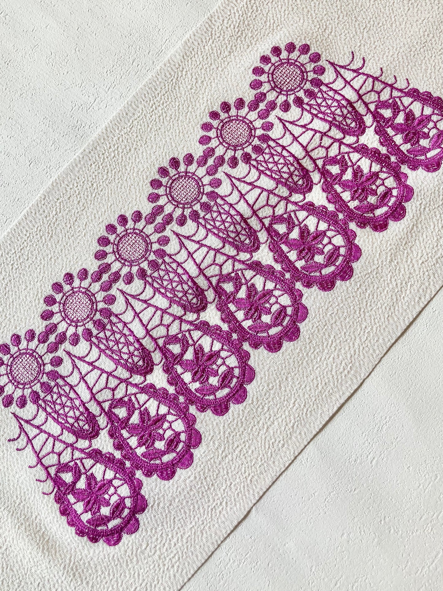 ポリエステル半衿 幾何学刺繍 マゼンタ