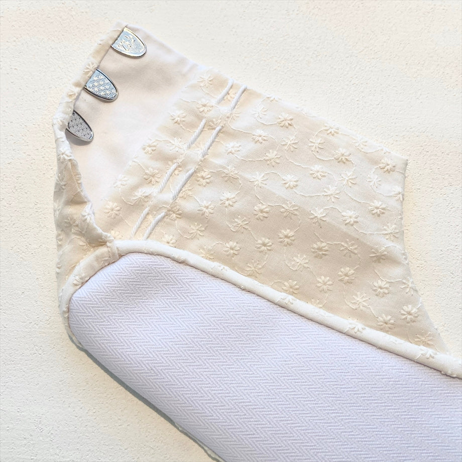 こはぜ付き足袋 小花 生成り