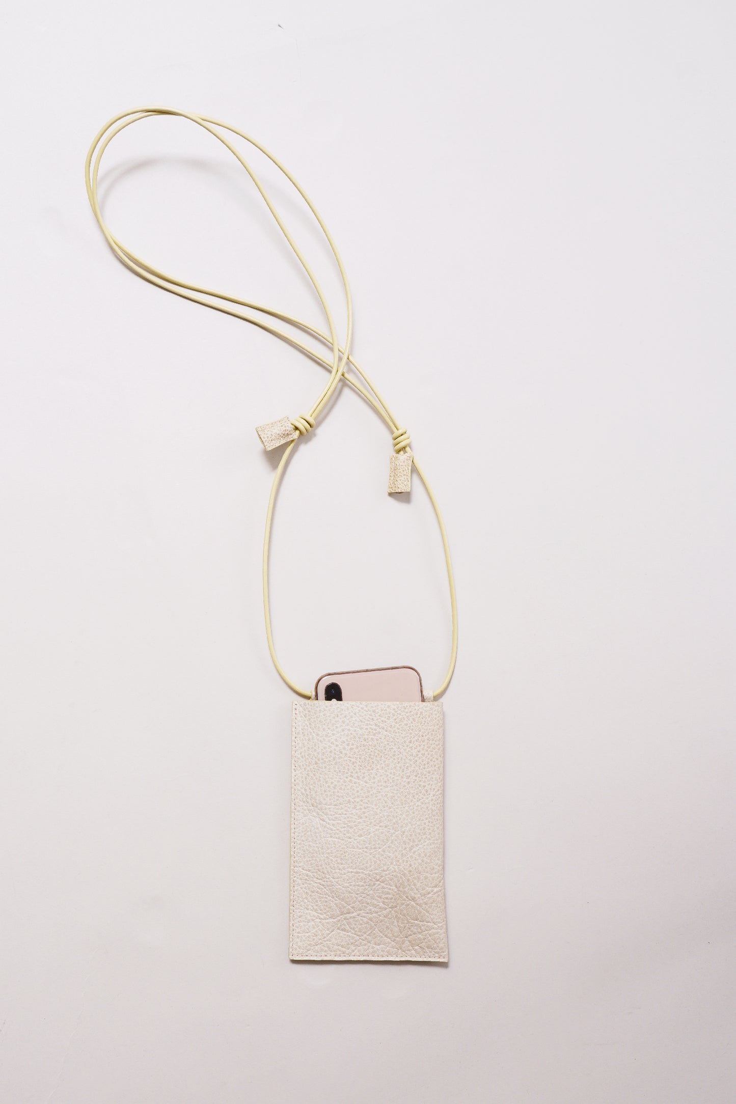 ITTI HERRIE PHONE POUCH / オートミール