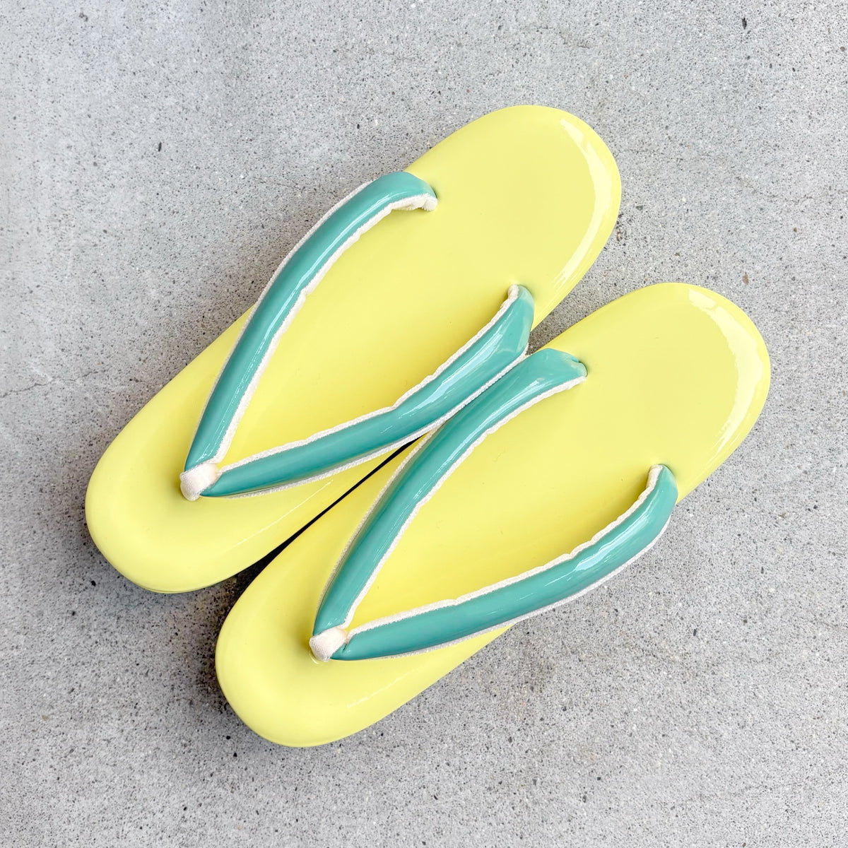 エナメル草履 レモンイエロー/ちぐさ色鼻緒　LLサイズ