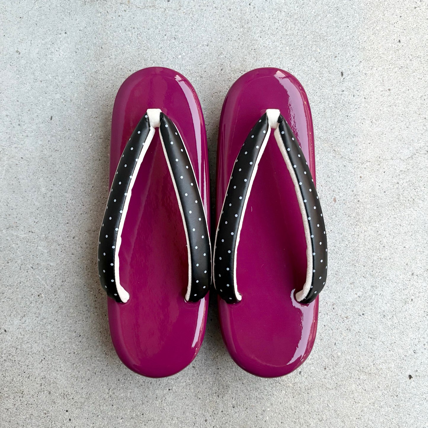 エナメル草履　ムラサキ/白黒ドット　Lサイズ