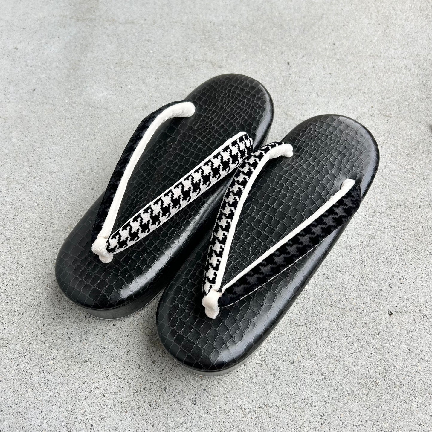 エナメル草履 クロコ黒/千鳥格子　 Mサイズ