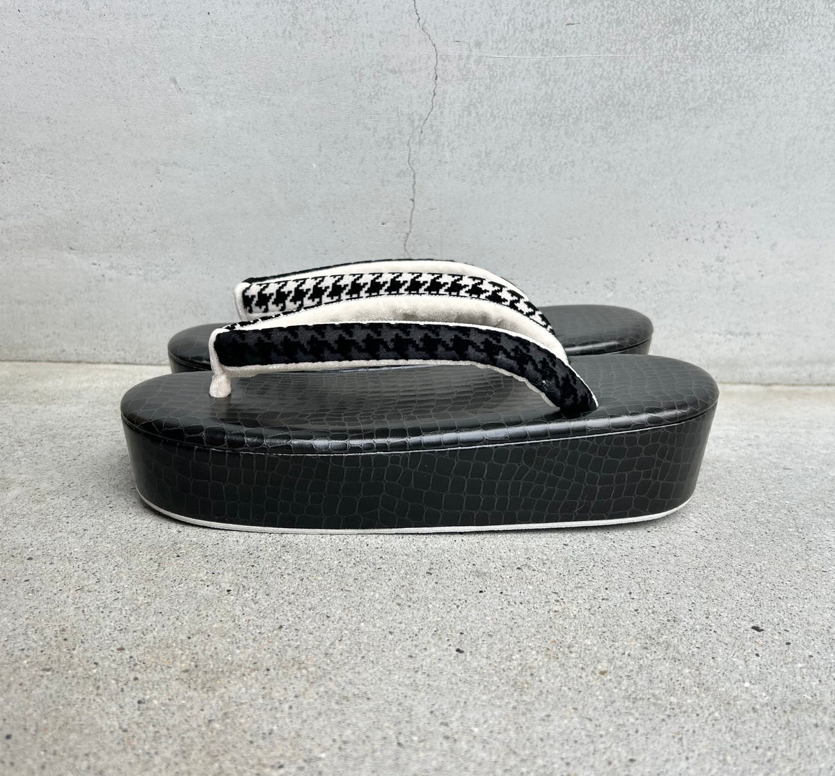 エナメル草履 クロコ黒/千鳥格子　 Mサイズ