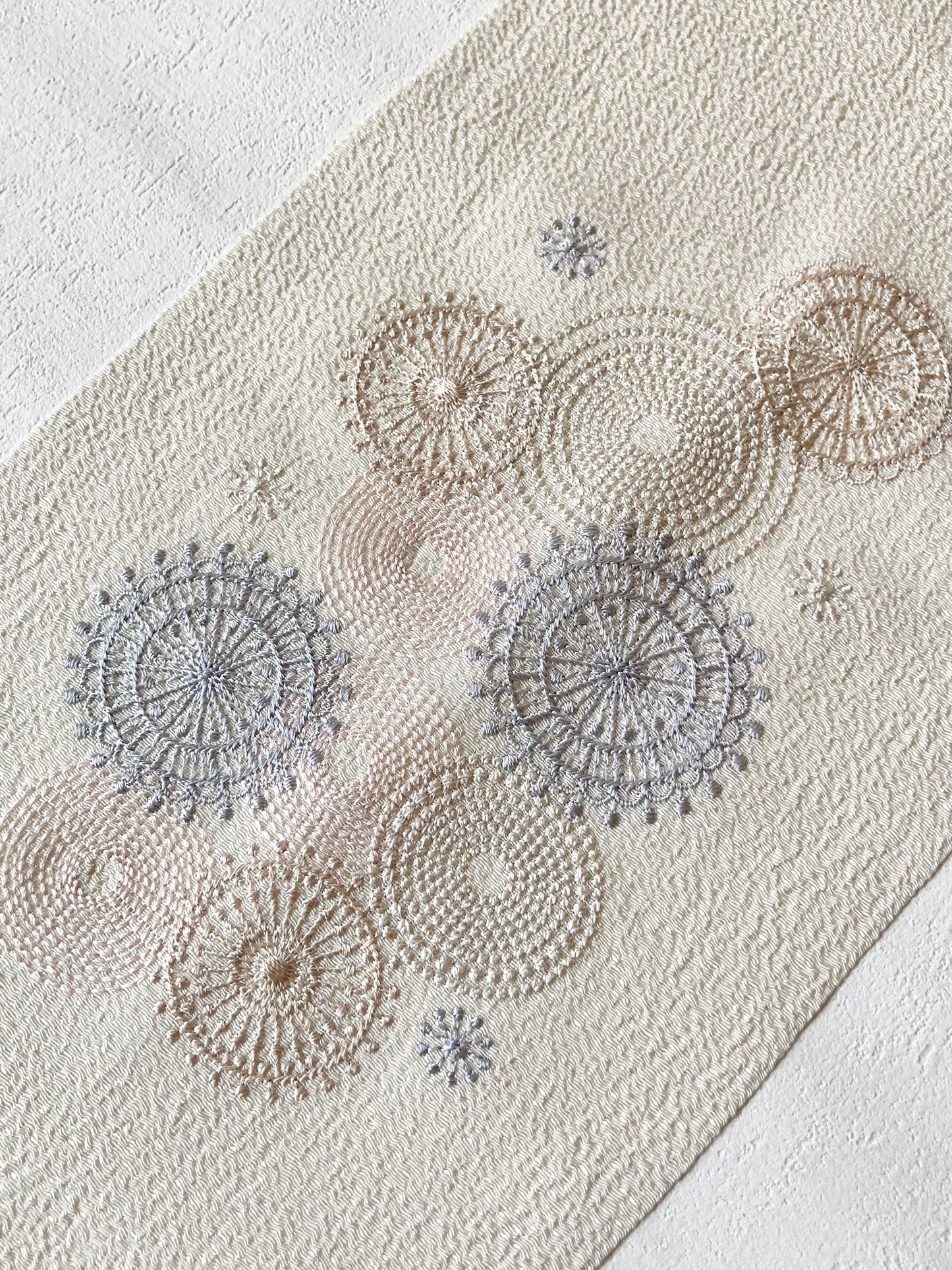 ポリエステル半衿　サークル刺繍　シルバー