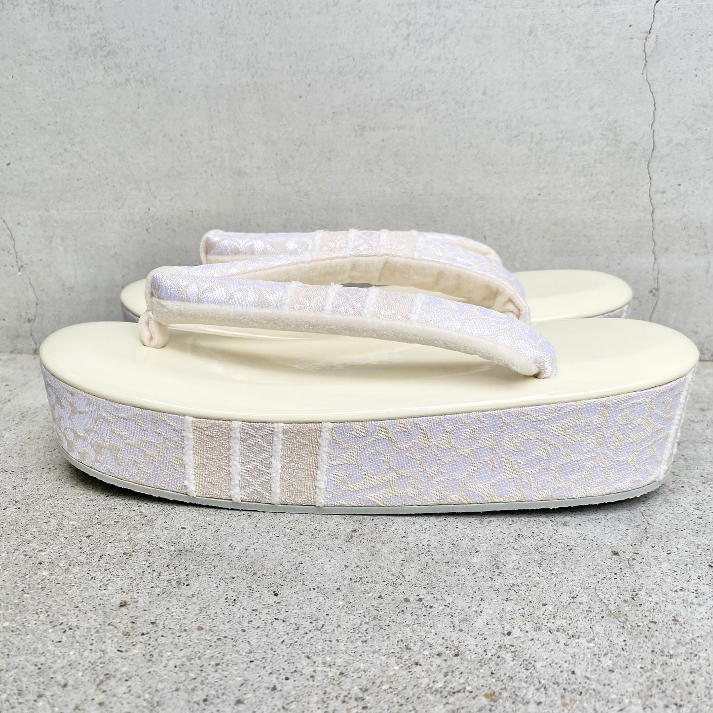 大塚呉服店オリジナル草履　ペルシャ紋ベージュ　Mサイズ