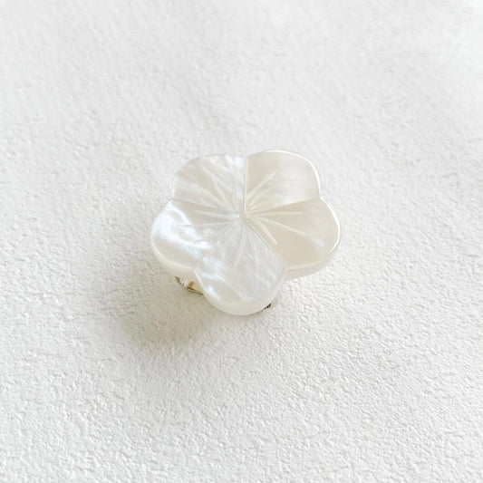 螺鈿帯留 白　花柄