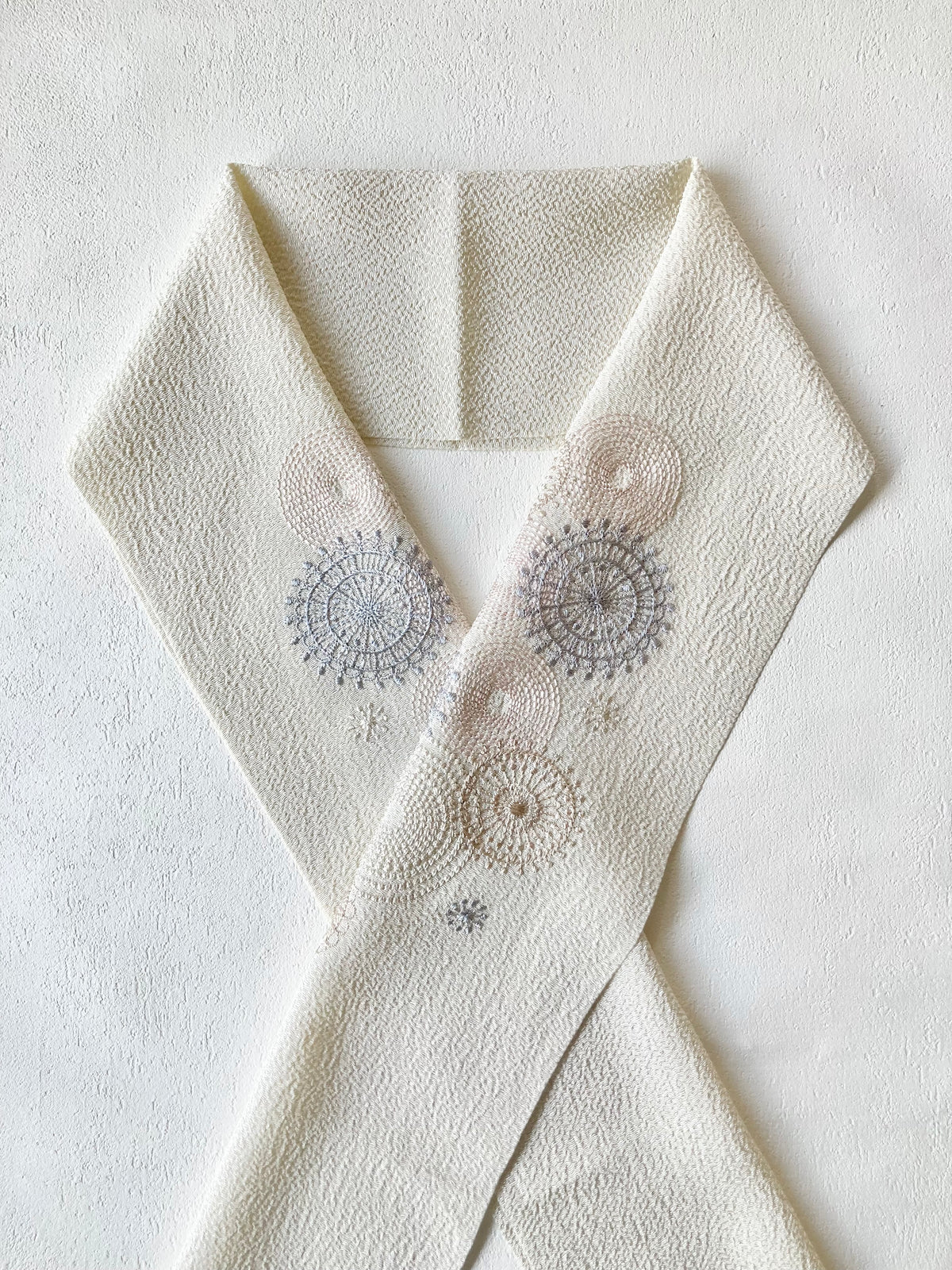 ポリエステル半衿　サークル刺繍　シルバー