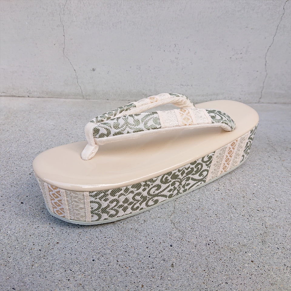 お履き物BAR  ペルシャ紋台