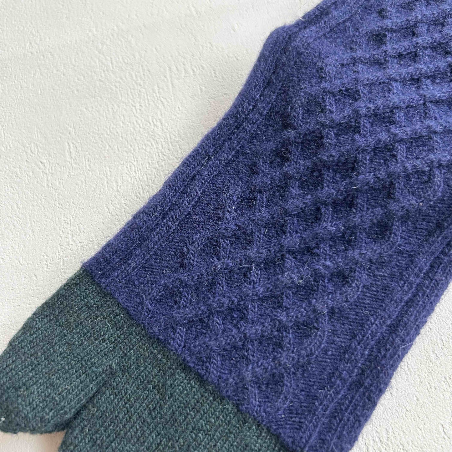 TRICOTE ケーブルニット足袋ソックス　ネイビー