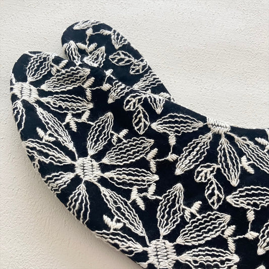 こはぜ付き足袋　マーガレット　ブラック