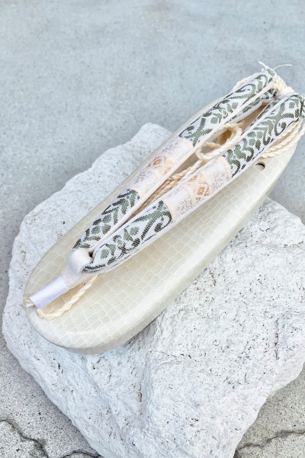 1月上旬〜中旬お届け　クロコ台×花緒ペルシャ紋グリーン