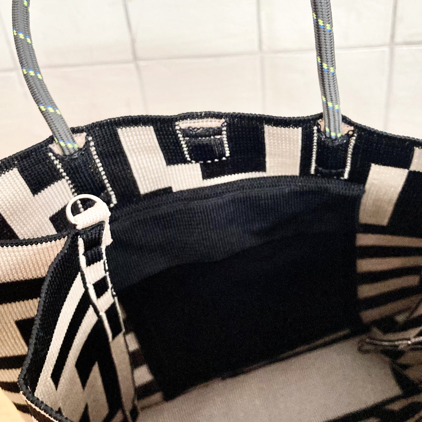 モザイクパターン　PAPER KNIT BAG