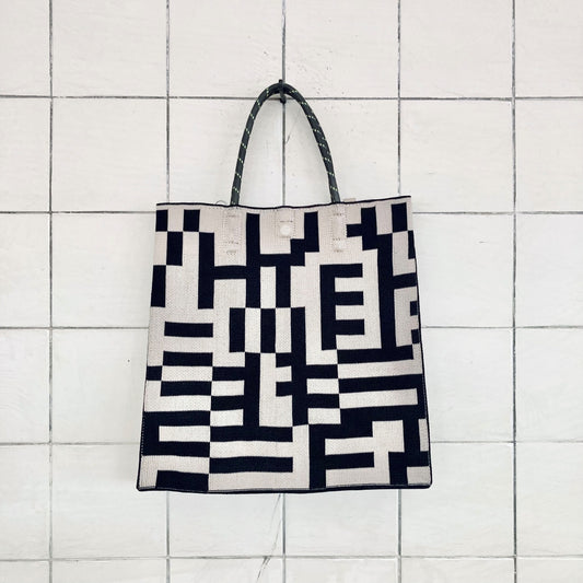 モザイクパターン　PAPER KNIT BAG