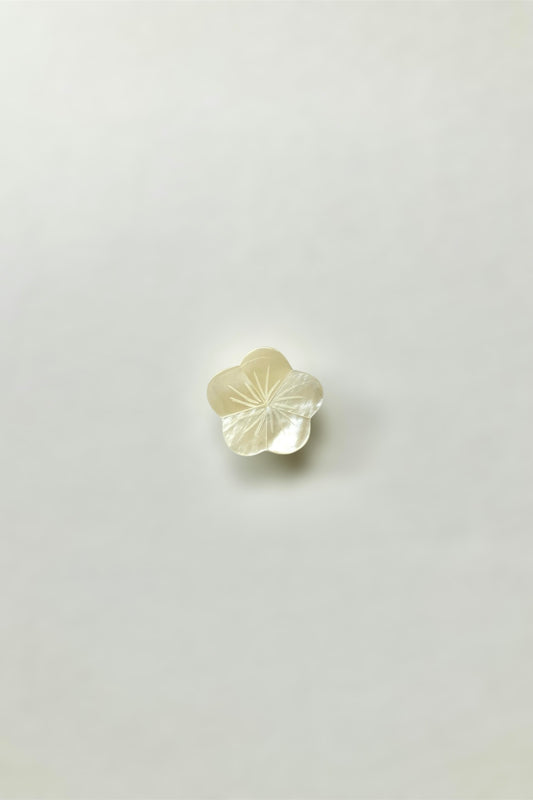 螺鈿帯留 白　花柄